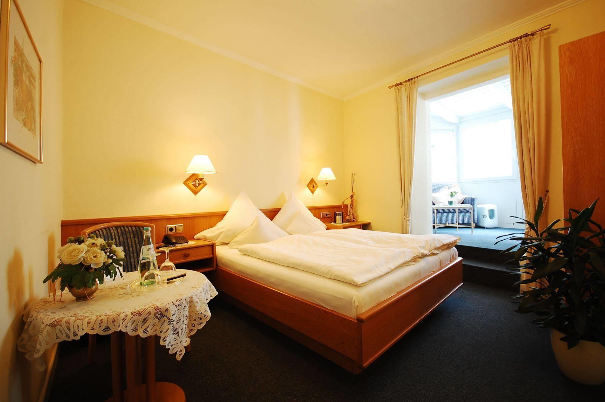 Hotel Binz Бернкастель-Кюс Экстерьер фото