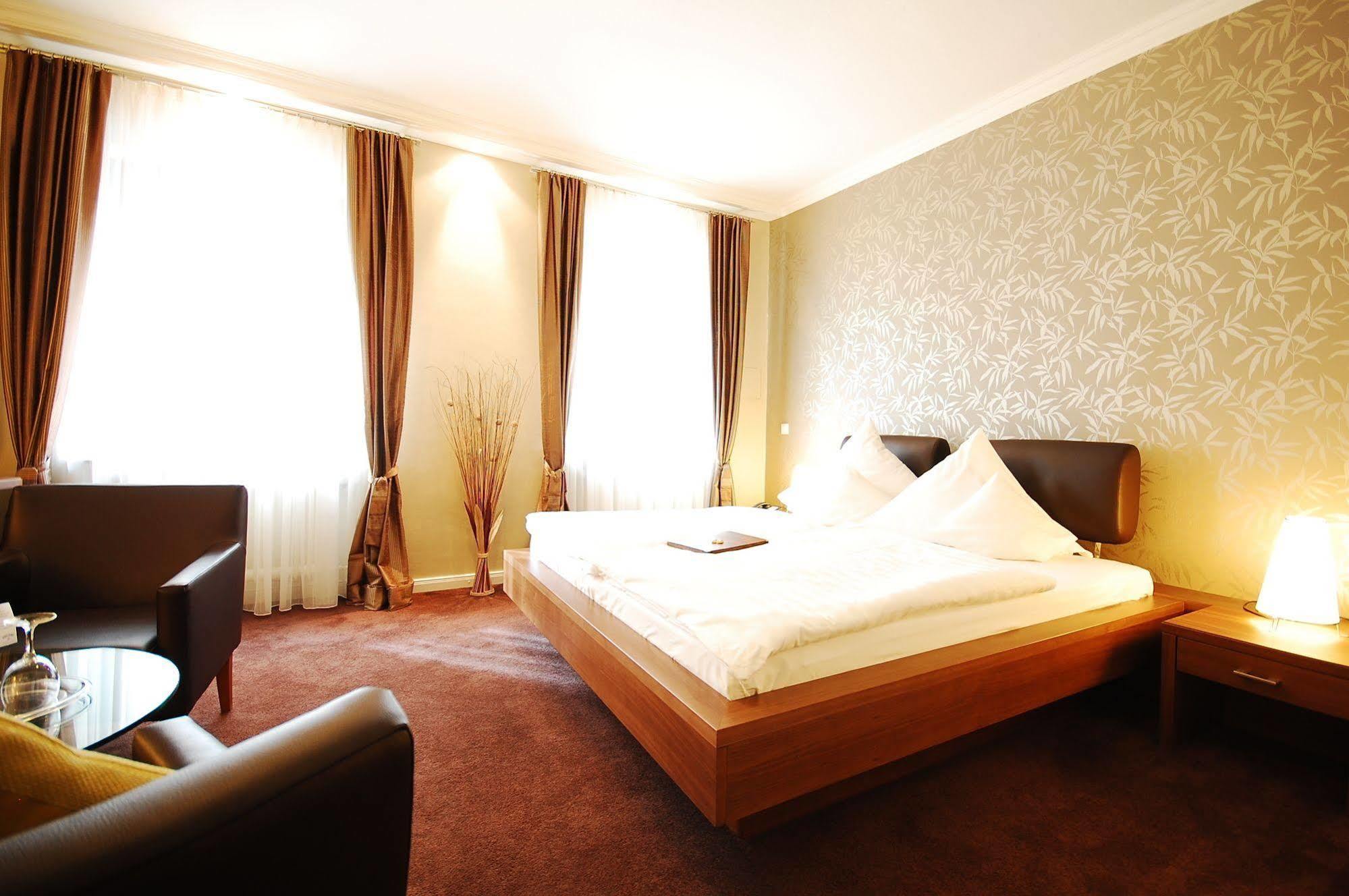 Hotel Binz Бернкастель-Кюс Экстерьер фото