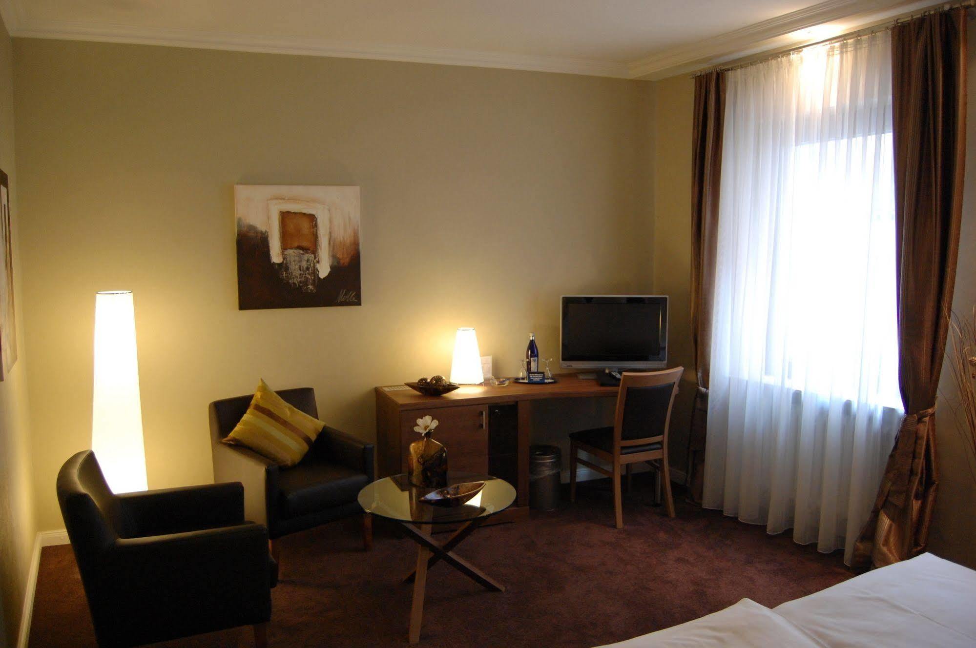 Hotel Binz Бернкастель-Кюс Экстерьер фото